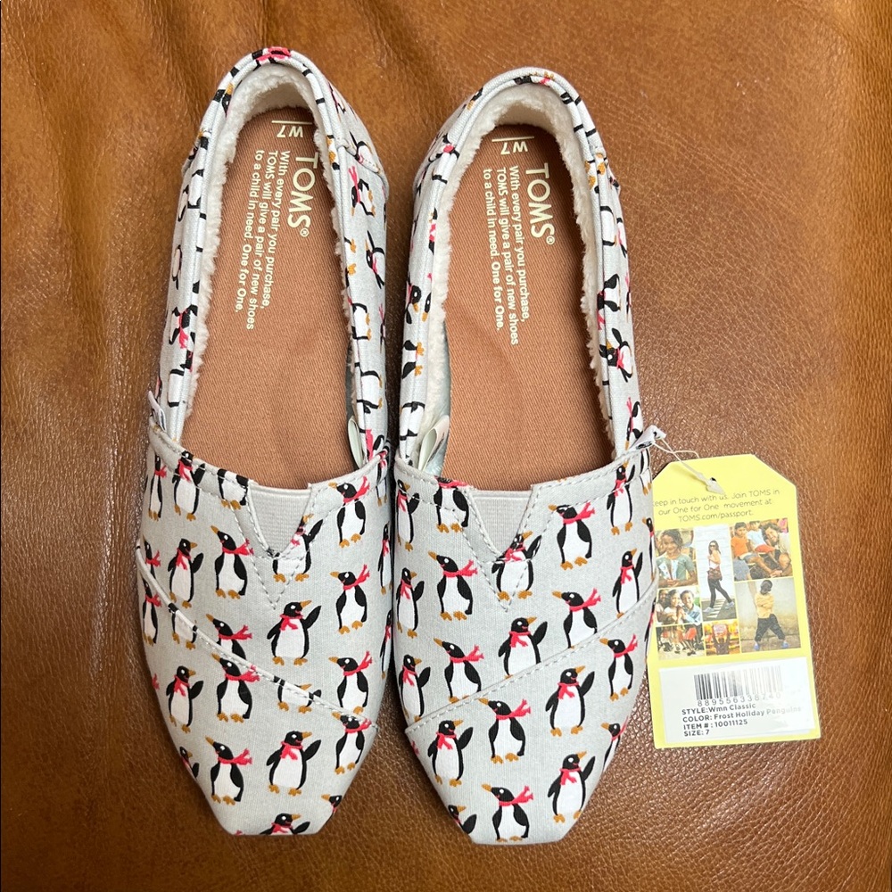 NWT TOMS Women's Penguin Print Flats - Black, White, Gray and Red size 7
